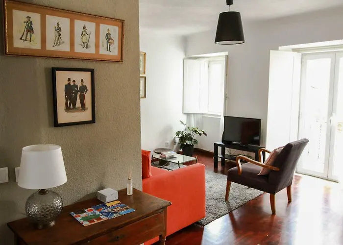 Cozy And Spacious Apartment In Graca, Lisbon