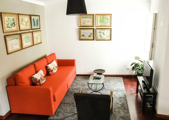Cozy And Spacious Apartment In Graca, Lisbon